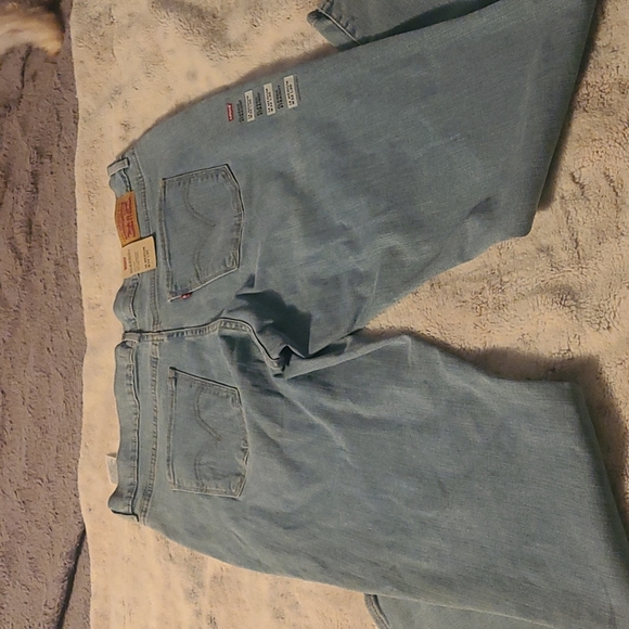 NWT !! LEVI SCULPT JEANS !! - Picture 4 of 7